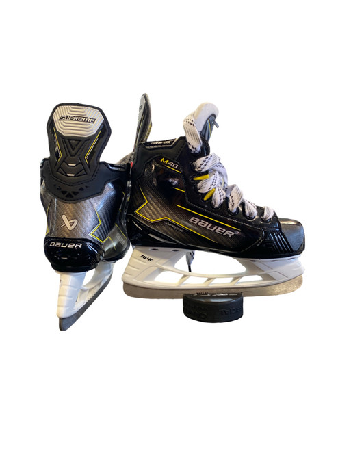 Vist Large View of Product Image Which is Used Bauer M40 SKATE Youth Hockey Skate Youth 13.5