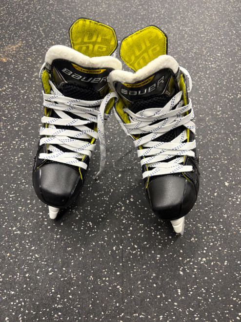 Vist Large View of Product Image Which is Used Bauer SUPREME 3S Junior Hockey Skate Junior 01.5