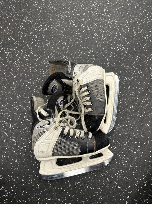 Vist Large View of Product Image Which is Used CCM POWERLINE 600 Youth Hockey Skate Youth 13.0