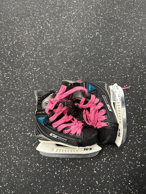 Vist Large View of Product Image Which is Used Bauer SURPEME 30 Youth Hockey Skate Youth 09.0