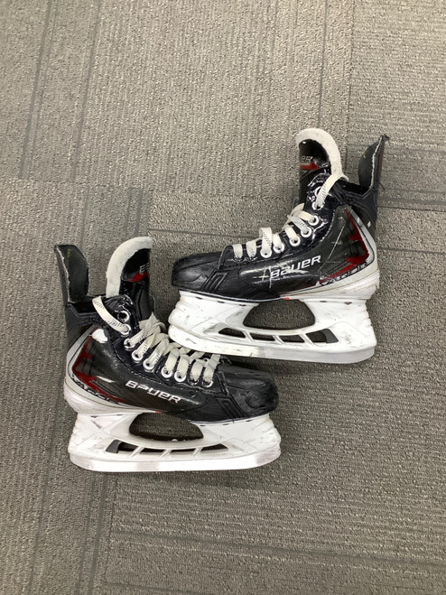 Vist Large View of Product Image Which is Used Bauer FLY 40 Junior Hockey Skate Junior 02.5
