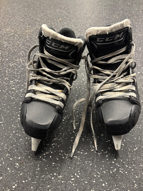 Vist Large View of Product Image Which is Used CCM JETSPEED FT460 Intermediate Goalie Skate Intermediate 5.5