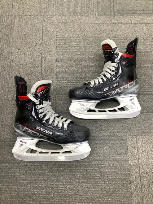 Vist Large View of Product Image Which is Used Bauer 3X Intermediate Hockey Skate Intermediate 4.0