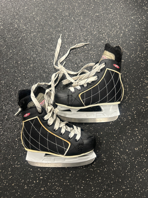 Vist Large View of Product Image Which is Used Hespeler ROGUE Junior Hockey Skate Junior 01
