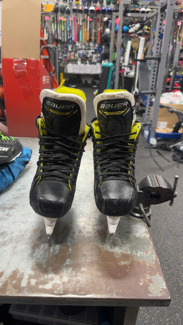 Vist Large View of Product Image Which is Used Bauer SUPREME M4 Intermediate Hockey Skate Intermediate 4.0