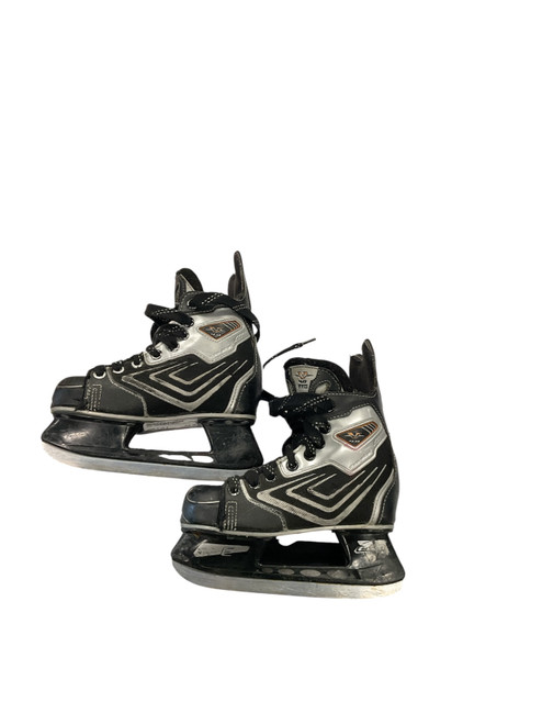 Vist Large View of Product Image Which is Used CCM VECTOR 4.0 Youth Hockey Skate Youth 13.0