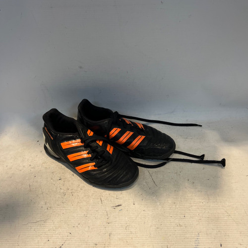 Vist Large View of Product Image Which is Used Adidas Soccer Indoor Shoes Black Junior 02