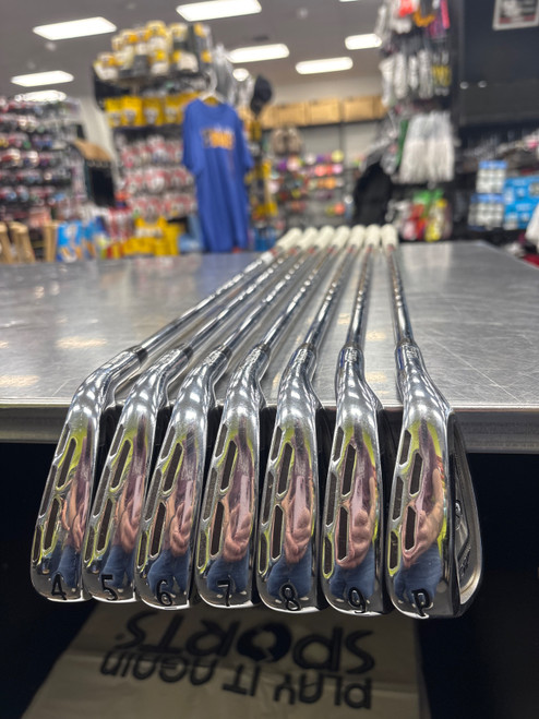 Vist Large View of Product Image Which is Used Wilson STAFF D7 Mens Iron Set RH 4I-PW