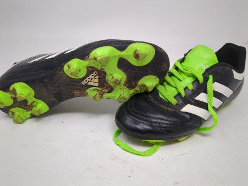 Vist Large View of Product Image Which is Used Soccer Cleats None Junior 02.5