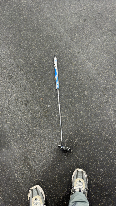 Vist Large View of Product Image Which is Used Odyssey SABERTOOTH Mens Putter RH