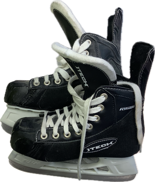 Vist Large View of Product Image Which is Used Itech FLYWEIGHT Junior Hockey Skate Junior 02