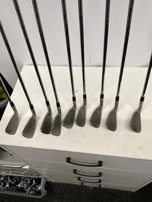 Vist Large View of Product Image Which is Used Titleist DCI 981 Mens Iron Set RH 2I-PW