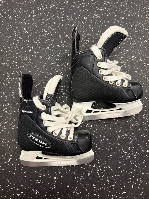 Vist Large View of Product Image Which is Used Itech FLYWEIGHT Youth Hockey Skate Youth 08.0