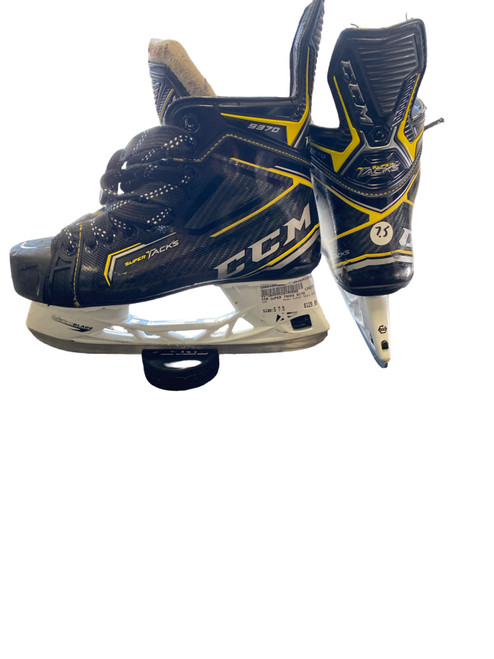 Vist Large View of Product Image Which is Used CCM SUPER TACKS 9370 Senior Hockey Skate Senior 7.5