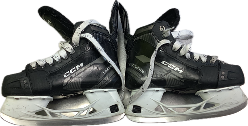 Vist Large View of Product Image Which is Used CCM TACKS VECTOR Junior Hockey Skate Junior 03