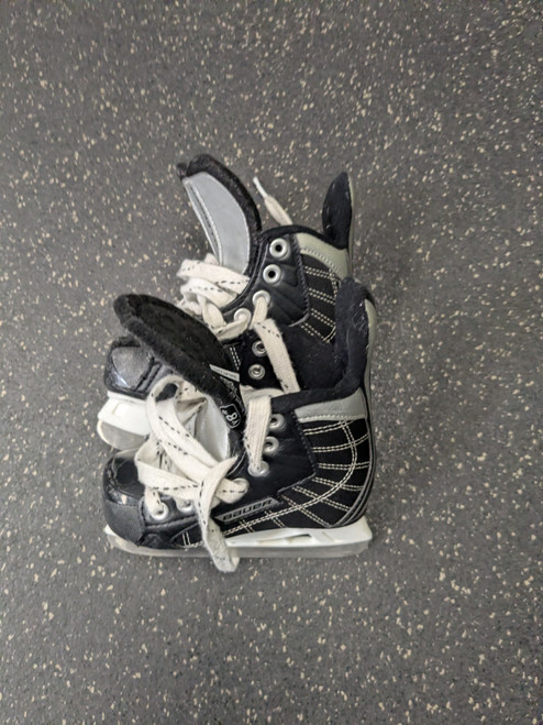 Vist Large View of Product Image Which is Used Bauer CHALLENGER Youth Hockey Skate Youth 08.0