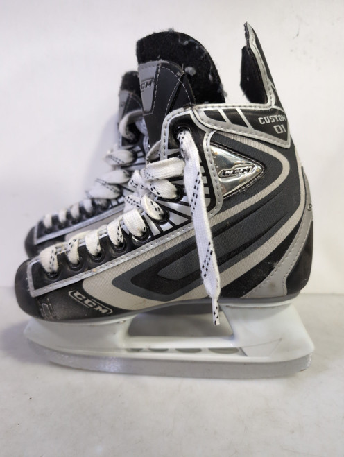 Vist Large View of Product Image Which is Used CCM CUSTOM 01 Junior Hockey Skate Junior 02