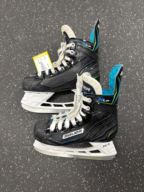 Vist Large View of Product Image Which is Used Bauer X-LP Junior Hockey Skate Junior 02