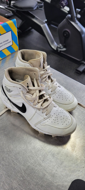 Vist Large View of Product Image Which is Used Nike 5.5 BB/SB Cleats White Senior 5.5
