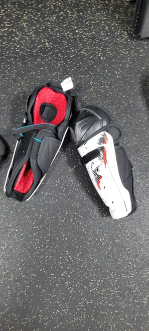 Vist Large View of Product Image Which is Used CCM JETSPEED Junior Shin Guards None 11"