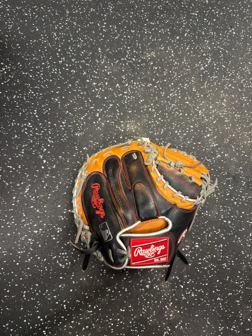 Vist Large View of Product Image Which is Used Rawlings R9 SERIES BB/SB Catchers RH Throw Black 32"