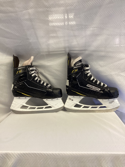 Vist Large View of Product Image Which is Used Bauer BAUER SUPREME M1 SIZE 1 Junior Hockey Skate Junior 01