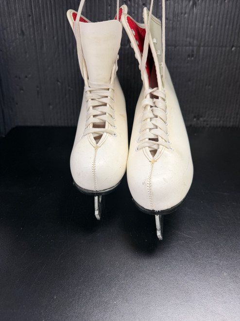 Vist Large View of Product Image Which is Used CANADIAN FLYER FIGURE SKATES WomensFigure Skate White Senior 7
