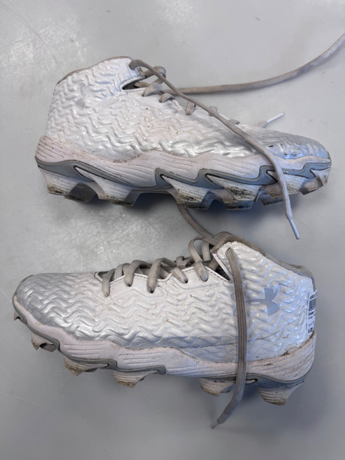 Vist Large View of Product Image Which is Used Under Armour Jr FB Cleats White Junior 05