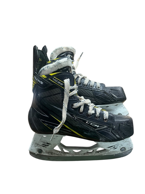 Vist Large View of Product Image Which is Used CCM TACKS 2092 Junior Hockey Skate Junior 02