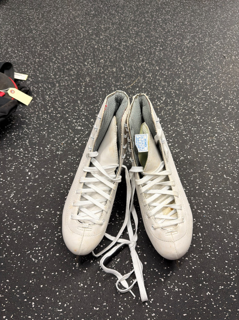 Vist Large View of Product Image Which is Used DBX FIGURE WomensFigure Skate White Senior 8
