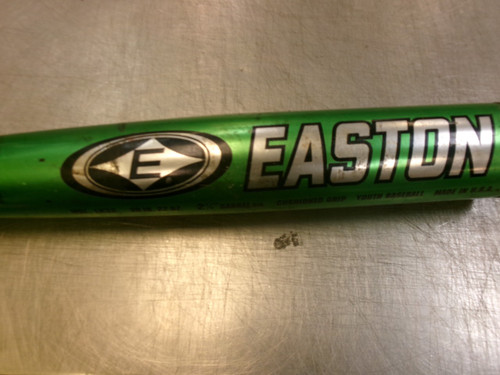 Vist Large View of Product Image Which is Used Easton CYCLONE BB/SB USA 2 1/4 Bat 30"