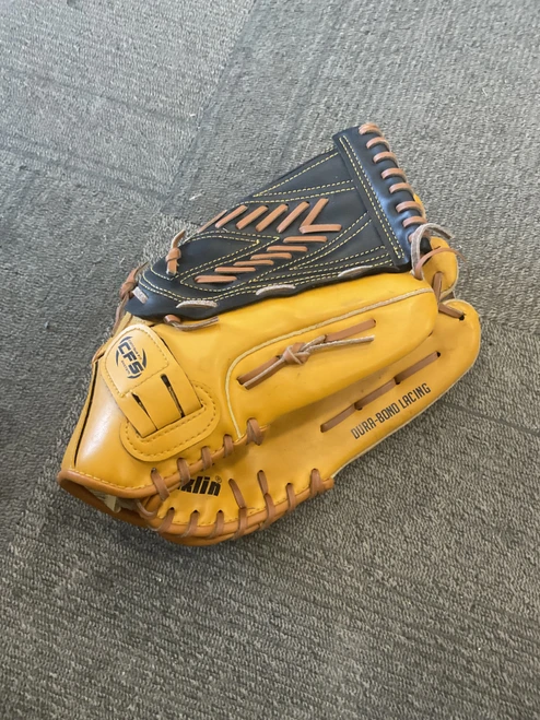 Vist Large View of Product Image Which is Used Franklin 22601 BB/SB Glove RH Throw Brown 13"