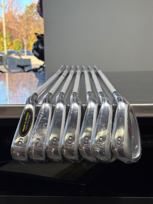 Vist Large View of Product Image Which is Used Mizuno JPX-Q Womens Iron Set RH 6I-GW/AW