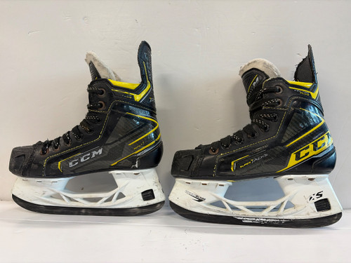 Vist Large View of Product Image Which is Used CCM TACKS VECTOR PLUS SKATES Junior Hockey Skate Junior 01.5