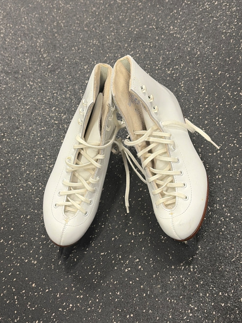 Vist Large View of Product Image Which is Used Riedell 0714 Girls Figure Skate White Junior 03.5