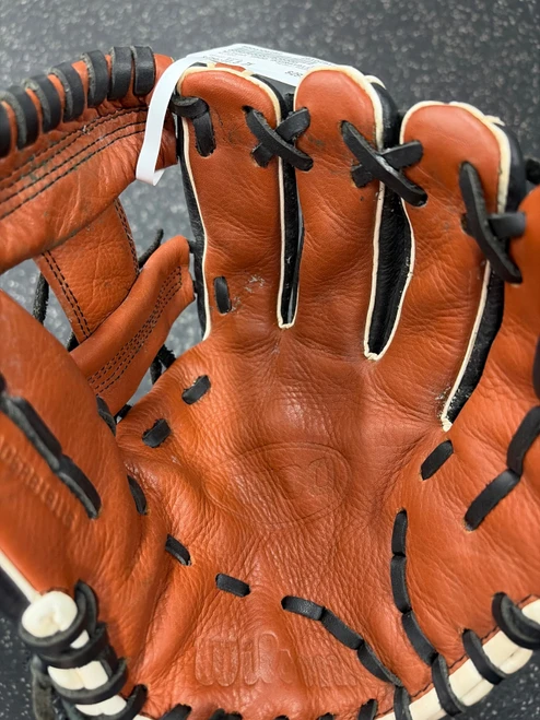 Vist Large View of Product Image Which is Used Wilson AO5RB19115 BB/SB Glove RH Throw Brown 11 1/2"