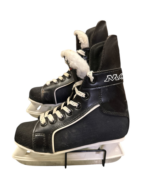 Vist Large View of Product Image Which is Used MOTIVE Junior Hockey Skate Junior 03