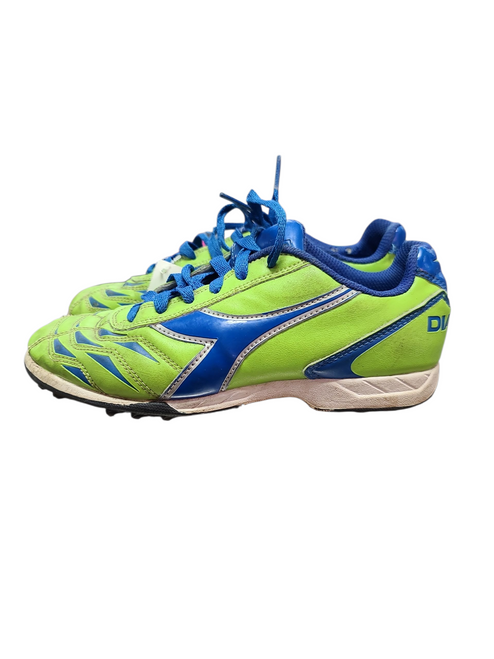 Vist Large View of Product Image Which is Used Diadora Soccer Indoor Shoes Green Senior 6