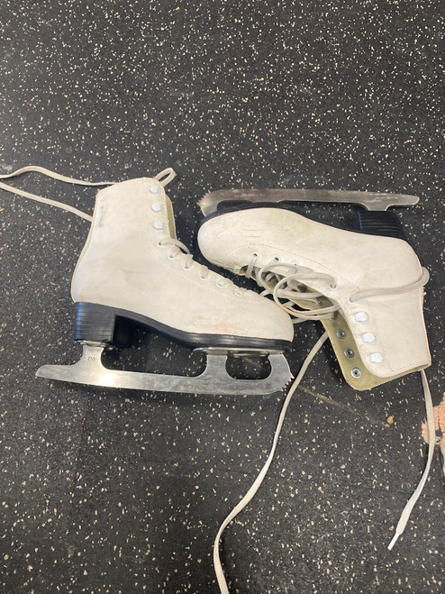 Vist Large View of Product Image Which is American Athletic Skates Junior Figure Skates