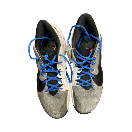Vist Large View of Product Image Which is Nike Basketball Shoes W Grey And White Youth 11.5