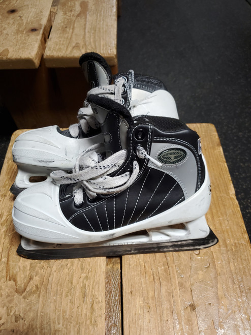 Vist Large View of Product Image Which is Used CCM 652 SUPER TACKS GOALIE Junior Goalie Skate Junior 01