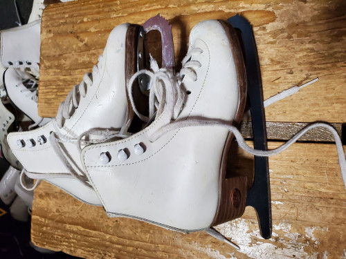 Vist Large View of Product Image Which is Used Riedell 15 Girls Figure Skate White Junior 01