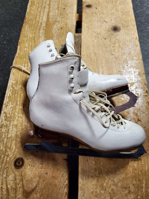 Vist Large View of Product Image Which is Used Girls Figure Skate White Junior 01.5