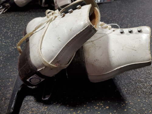 Vist Large View of Product Image Which is Used OBERHAMER FIGURE SZ 5 Girls Figure Skate White Junior 05