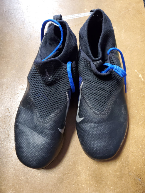 Vist Large View of Product Image Which is Used Nike Soccer Indoor Shoes Black And Royal Blue Senior 6