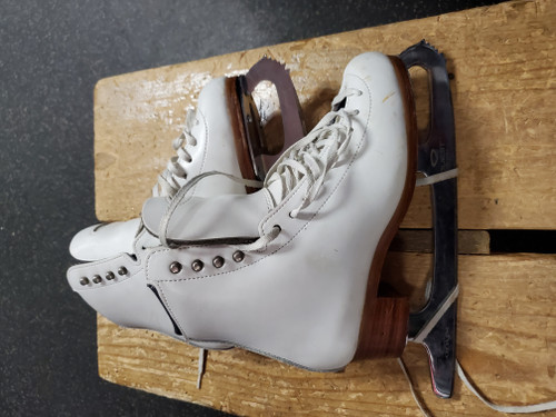 Vist Large View of Product Image Which is Used Riedell 229 SZ 4.5 Girls Figure Skate White Junior 04.5