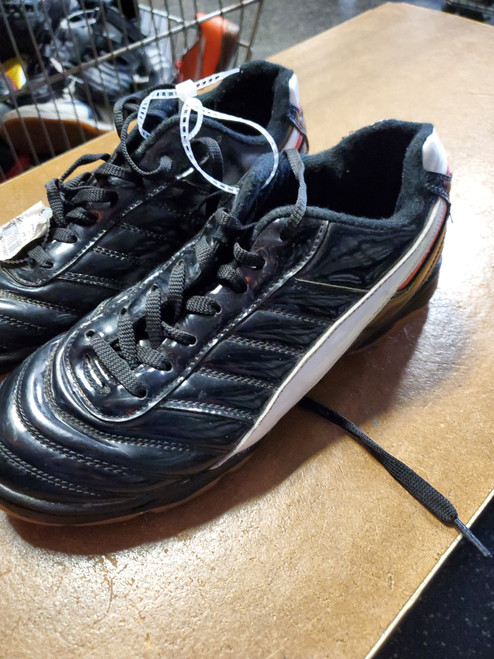Vist Large View of Product Image Which is Used Vizari ID SHOES SZ 6 Soccer Indoor Shoes Black Junior 06