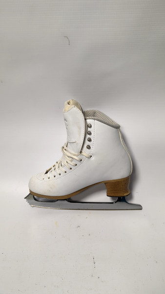 Used Jackson FREESTYLE JACKSON ASPIRE XP WomensFigure Skate White