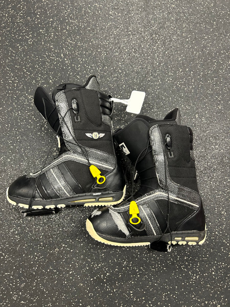 Used M3 MILLENNIUM THREE Mens Snowboard Boots Black Senior 4
