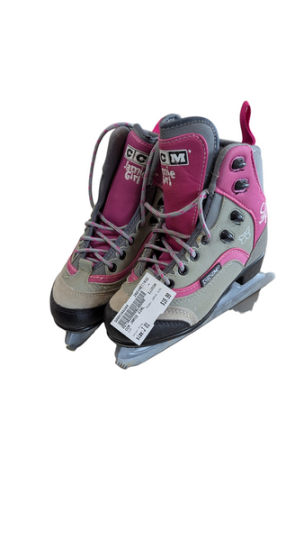 Collection D'hiver De Six Filles Avec Des Patins à Glace | Vecteur Gratuite